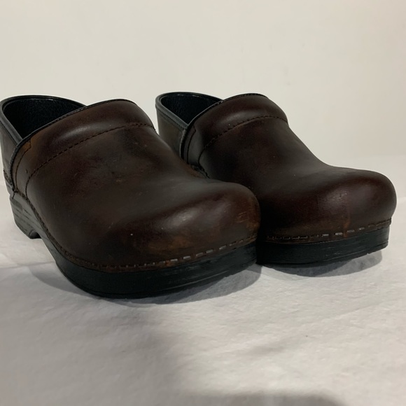 dansko size 38 clogs